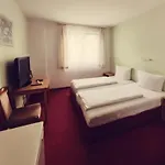 City Hotel Bauer Mit Aufzug With Elevator